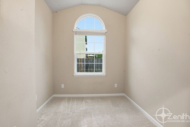 9019 N Dogwood St in Camas, WA - Building Photo - Building Photo