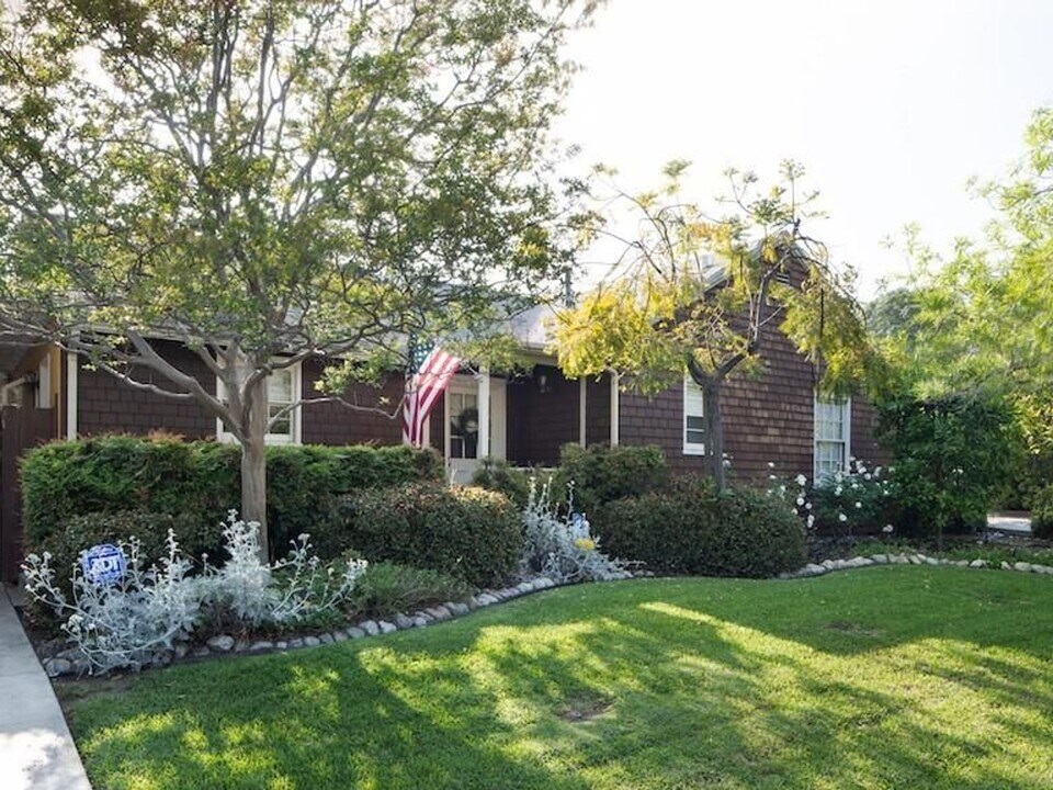 433 S College Ave in Claremont, CA - Building Photo