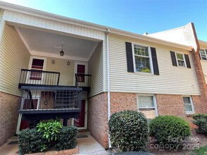 4605 Coronado Dr in Charlotte, NC - Foto de edificio - Building Photo