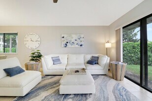 109 Club Dr in Palm Beach Gardens, FL - Building Photo