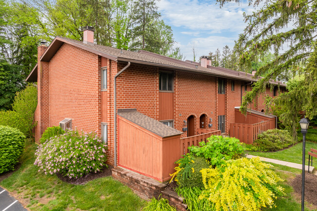 Aspenwood Condominium in Exton, PA - Foto de edificio - Building Photo