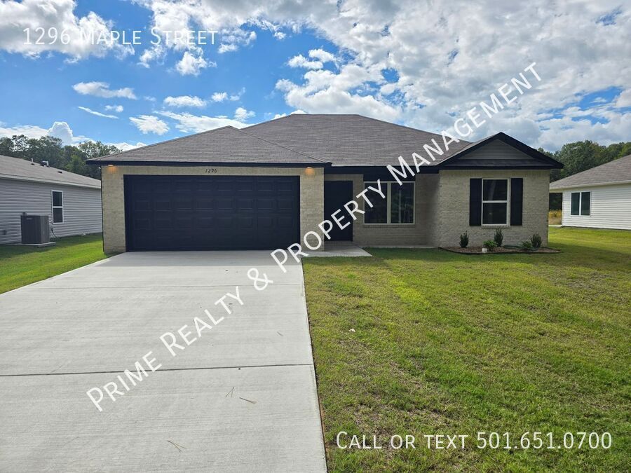 1296 Maple St in Haskell, AR - Foto de edificio