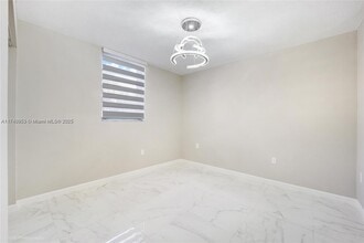 10000 NW 80th Ct, Unit 2101 in Hialeah Gardens, FL - Building Photo - Building Photo