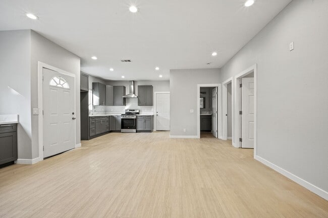 1584 W Wakefield Ave in Anaheim, CA - Building Photo - Building Photo