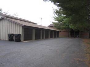 325 W 9th St, Unit D in New Richmond, WI - Building Photo - Building Photo