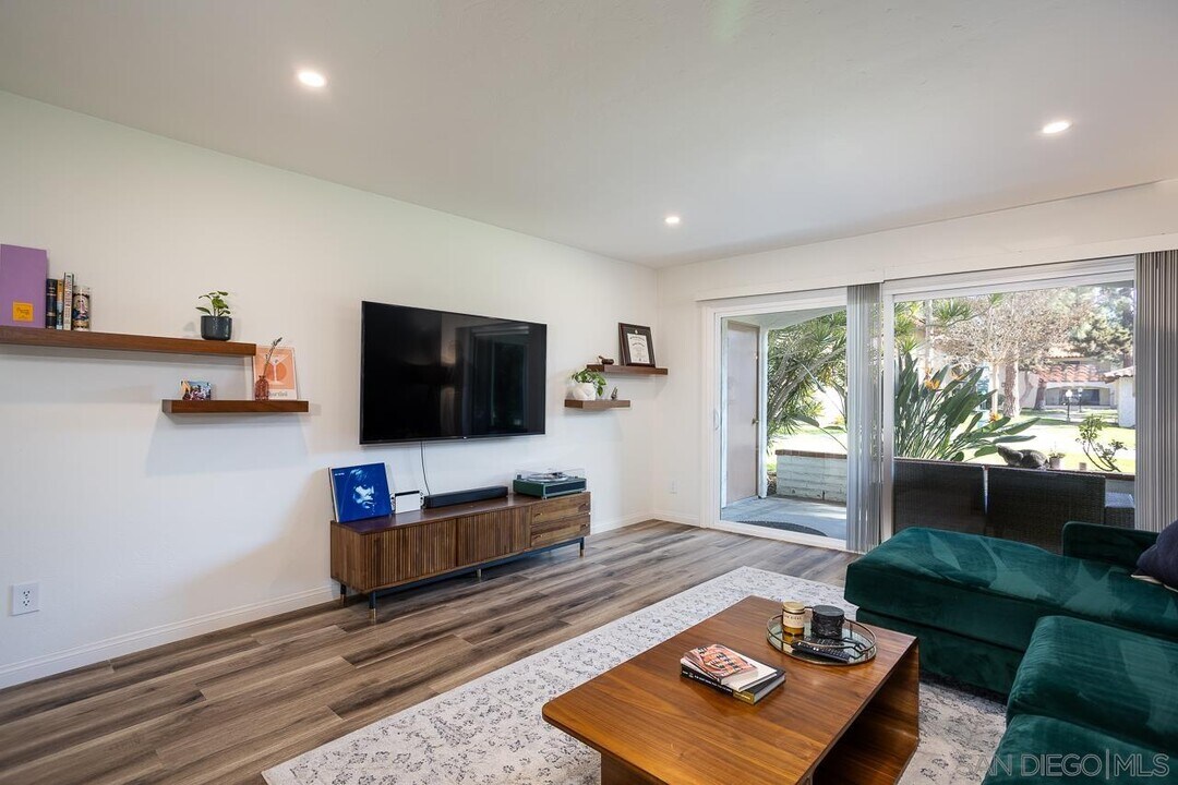 6059 Rancho Mission Rd in San Diego, CA - Building Photo