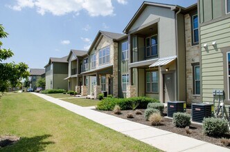 The Landings at Creekside in New Braunfels, TX - Foto de edificio - Building Photo