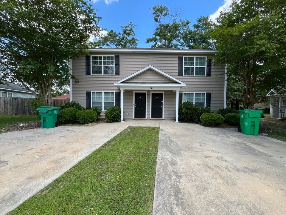 1742 Eli Pl in Valdosta, GA - Building Photo