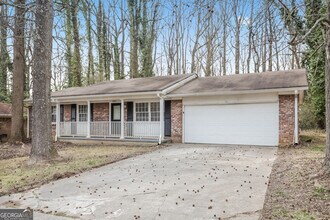 5329 Denny Dr in Atlanta, GA - Building Photo - Building Photo