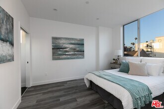 423 1/2 S Wilton Pl in Los Angeles, CA - Building Photo - Building Photo