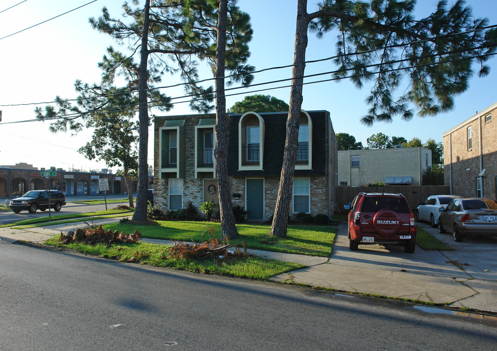 5100 W Esplanade Ave in Metairie, LA - Building Photo