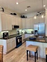 126 Ocean Bay Dr in Jensen Beach, FL - Foto de edificio - Building Photo