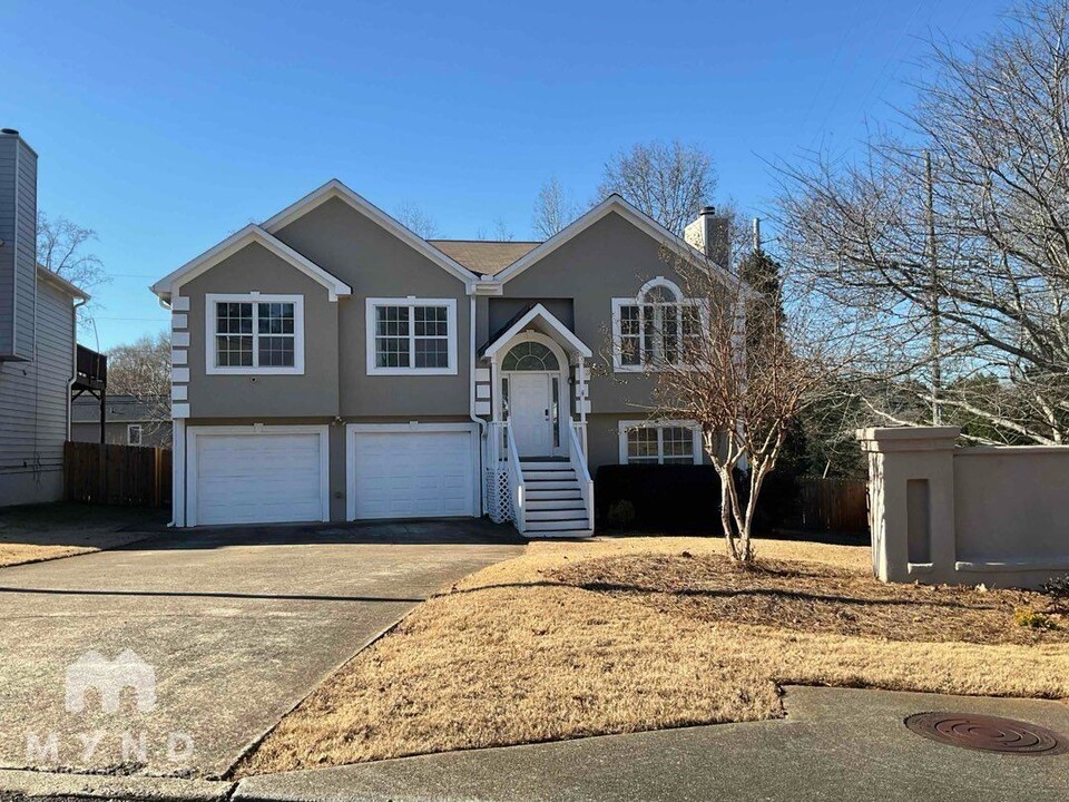 2441 Pondside Pl NE in Marietta, GA - Building Photo