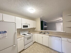 410 Bubble Creek Ct in Fayetteville, NC - Building Photo - Building Photo