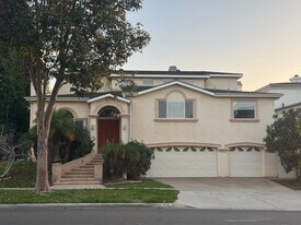 116 E 36th St in Long Beach, CA - Building Photo