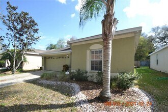 813 Parsons Pointe St in Seffner, FL - Building Photo - Building Photo