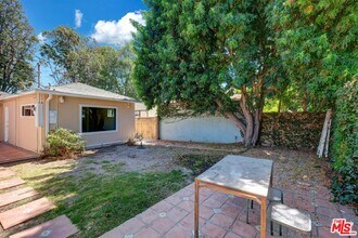 2511 Castle Heights Ave in Los Angeles, CA - Building Photo - Building Photo