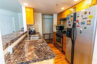 3836 W Lake Sammamish Pky NE, Unit 103 in Redmond, WA - Building Photo - Building Photo
