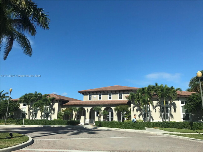 22561 SW 88th Pl in Cutler Bay, FL - Foto de edificio - Building Photo