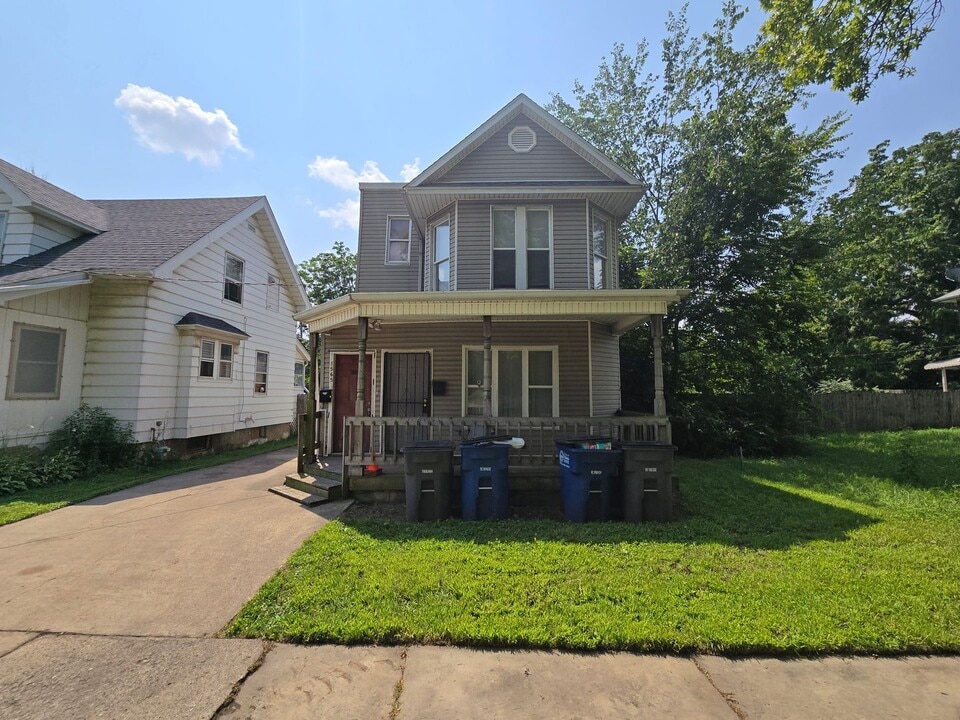 1565 Jermain Dr in Toledo, OH - Building Photo