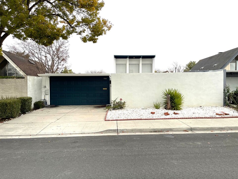 1386 Sydney Dr in Sunnyvale, CA - Building Photo