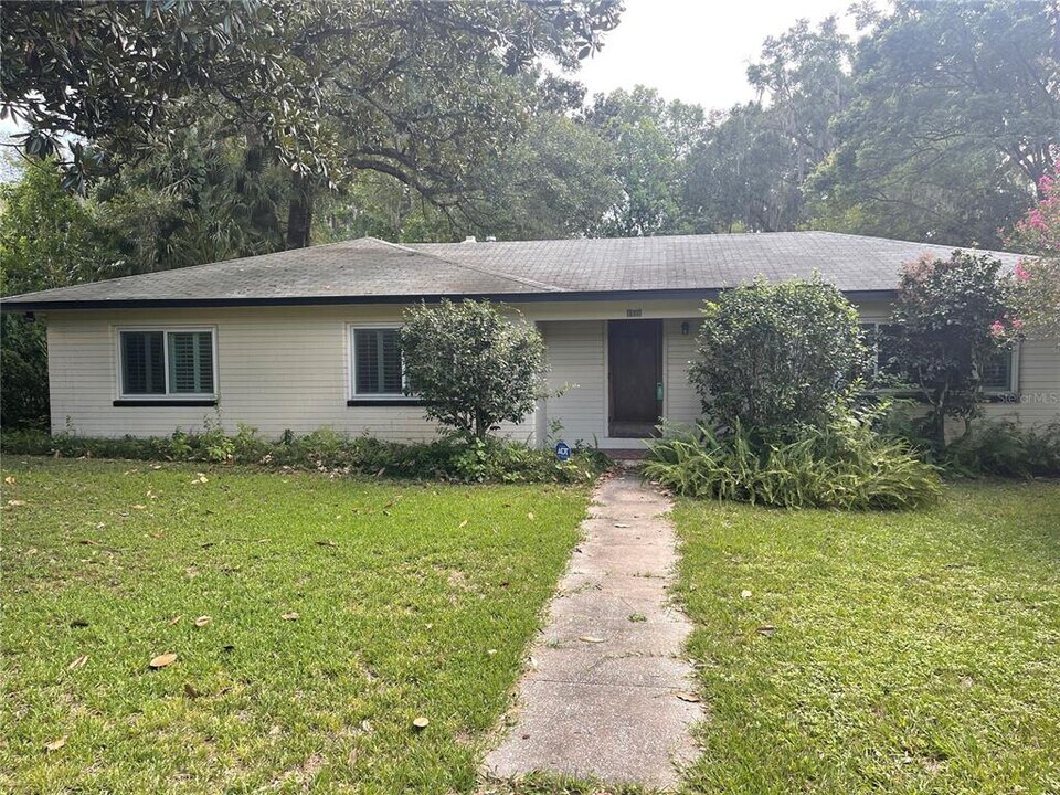 1523 NW 11th Rd in Gainesville, FL - Building Photo