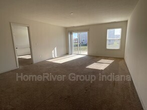 11120 La Fortuna Way in Roanoke, IN - Foto de edificio - Building Photo