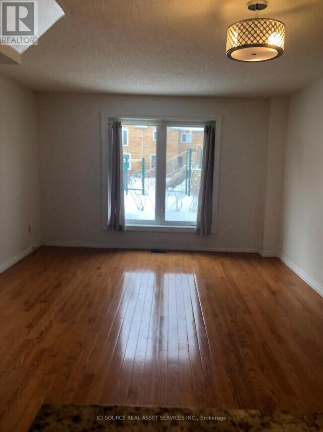 5940 Glen Erin Dr in Mississauga, ON - Building Photo - Building Photo