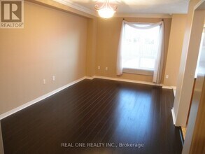203 Banbrooke Crescent in Newmarket, ON - Building Photo - Building Photo