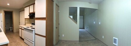 12069 SE Foster Rd in Portland, OR - Building Photo - Building Photo