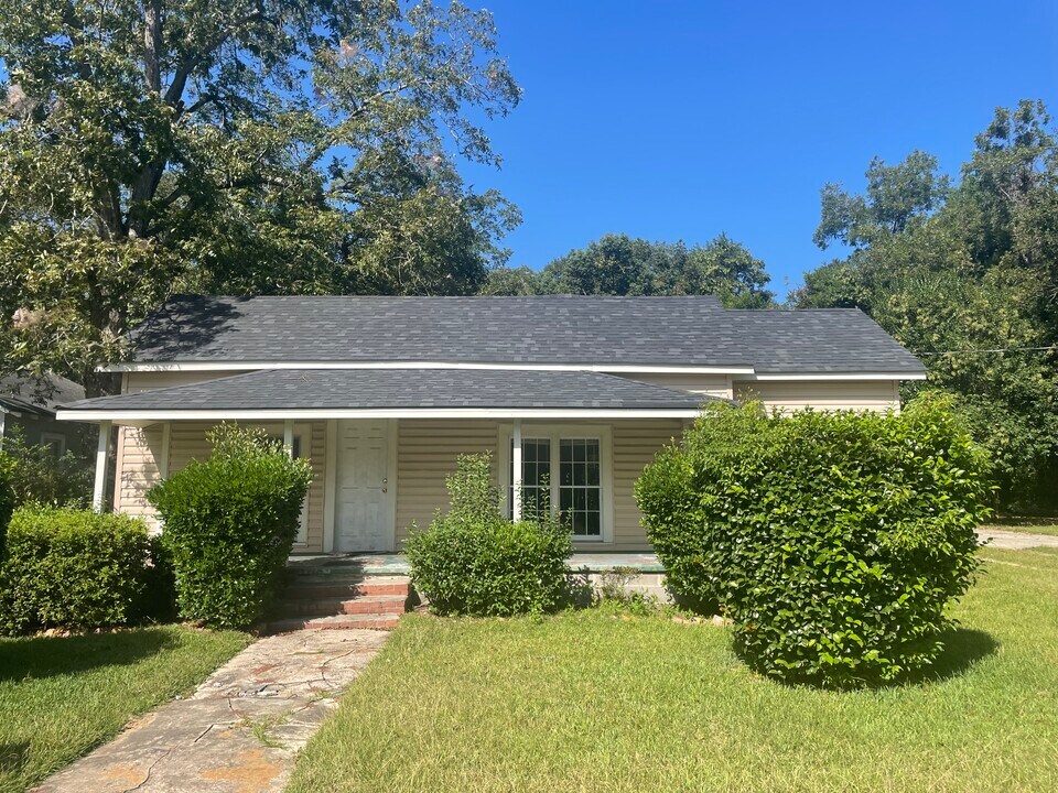 410 N Tillman St in Glennville, GA - Foto de edificio