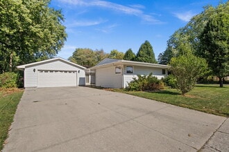 431 Parkside Dr in Sycamore, IL - Building Photo - Building Photo