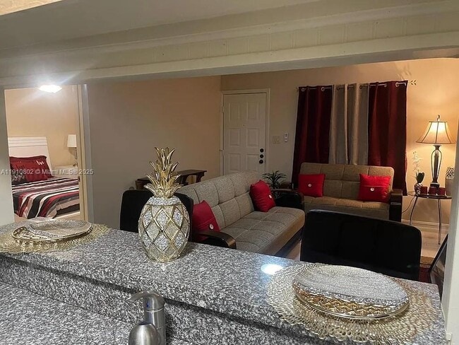 6031 Shaker Wood Cir in Tamarac, FL - Building Photo - Building Photo