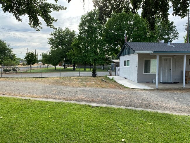 469 Emerson St, Unit In law in Elverta, CA - Building Photo - Building Photo
