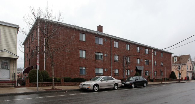 271 Chelsea St in Everett, MA - Foto de edificio - Building Photo