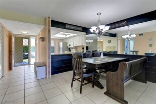 131 Cypress Way E in Naples, FL - Building Photo