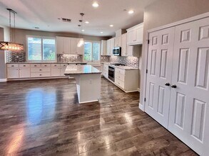 1079 Skylar Ln in Clovis, CA - Building Photo - Building Photo