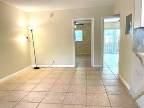 2741 NE 8th Ave in Wilton Manors, FL - Building Photo - Building Photo