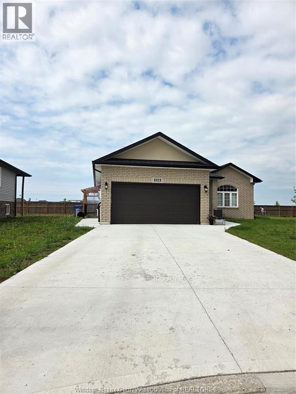 property at 1123 Aspen Ridge Cres