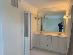 4032 SW 67th Ter in Davie, FL - Foto de edificio - Building Photo