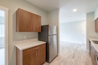 13001 S Crompton Lane in Molalla, OR - Building Photo - Building Photo