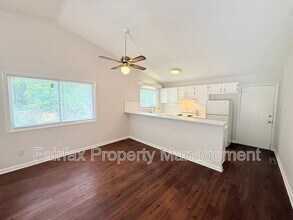 475 Cedar Lake Rd in Chapel Hill, NC - Building Photo - Building Photo