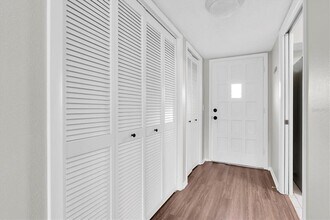2417 Persian Dr in Clearwater, FL - Building Photo - Building Photo