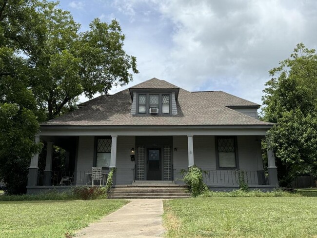 906 N Penelope St in Belton, TX - Foto de edificio - Building Photo