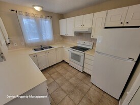 9323-9173 173 St NW in Edmonton, AB - Building Photo