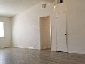 1120 W Ave J14 in Lancaster, CA - Building Photo - Building Photo