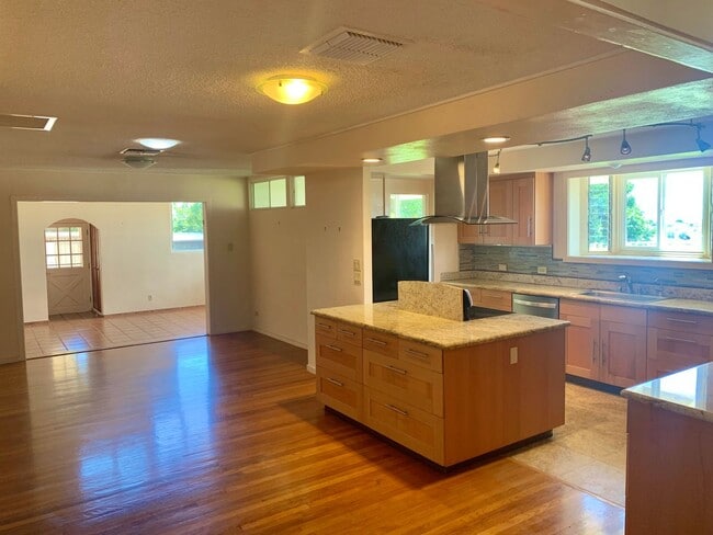 2144 Kolo Pl in Wailuku, HI - Building Photo - Building Photo