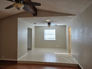 112 Lindenwood N in Hewitt, TX - Building Photo - Building Photo