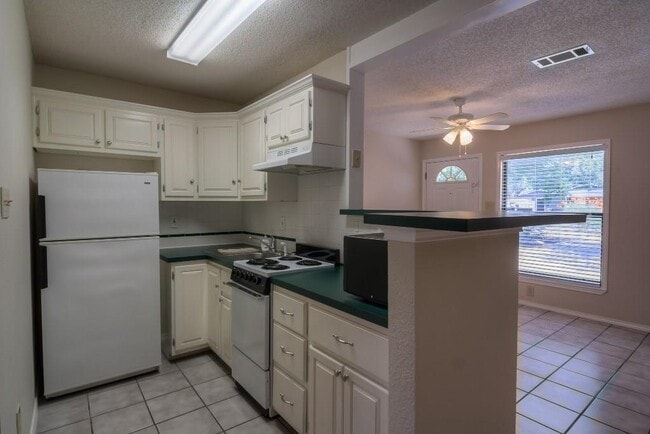1615 Westmoor Dr in Austin, TX - Foto de edificio - Building Photo