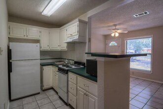 1615 Westmoor Dr in Austin, TX - Building Photo - Building Photo